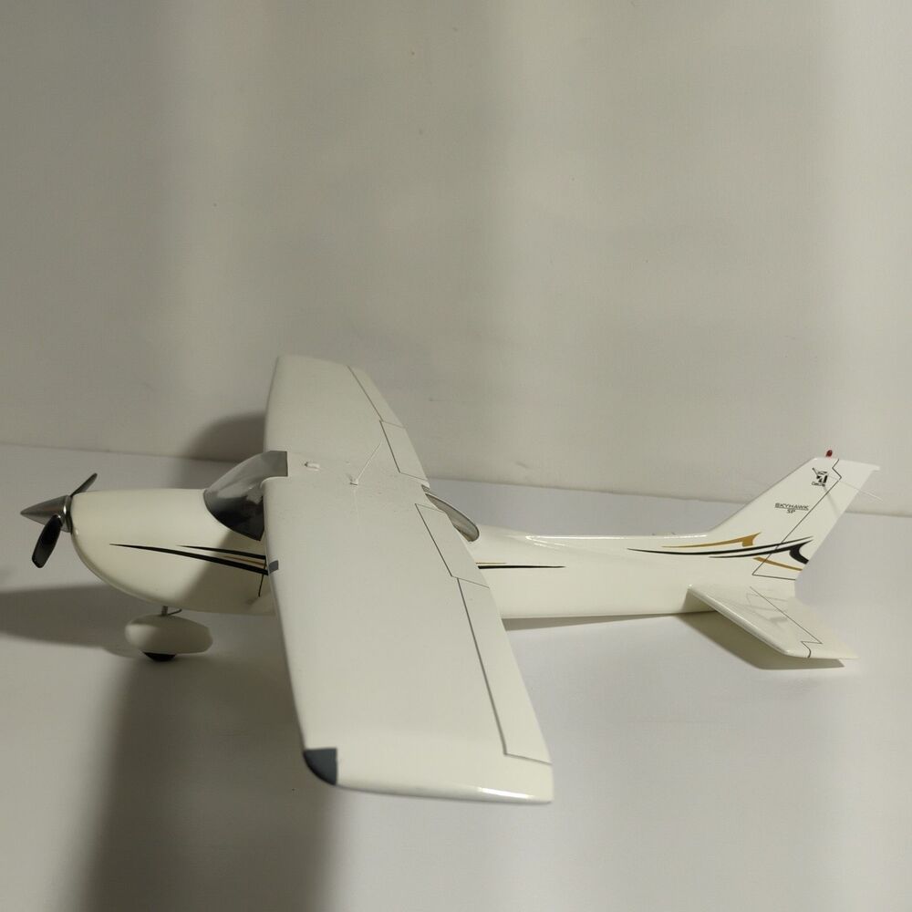 Cessna Skyhawk SP Large Model Airplane Gemini Jets Vintage